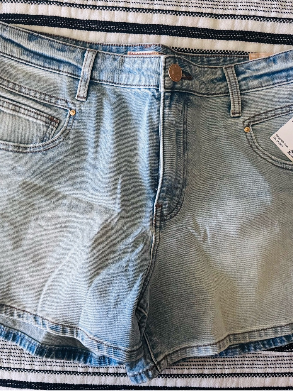 Kut from the Kloth Light Wash Denim Jean Shorts